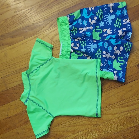 🎁 5/$25      24 month rash guard and trunks - Picture 6 of 7